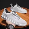 Zapatos de Hombre Verano 2024 Nuevos Zapatos Casuales de Cuero para Hombre Zapatos Deportivos Versátiles de Moda Tenis Blancos de Suela Gruesa para Hombre