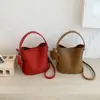 Bolso Vintage de un Solo Hombro para Debajo del Brazo para Mujer Modelo Nuevo 2026 Bolso Tote Transfronterizo Otoño-Invierno Bolso Cruzado Tipo Cubo de Gran Capacidad para Viajes