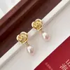 Pendientes Estéreo de Rosa de Mismo Estilo de Xiaohongshu, Pendientes de Perla para Mujer, Exquisitos Pendientes de Flor Pequeña, Gama Alta