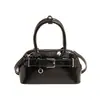 Bolso cruzado nuevo modelo 2026 estilo coreano transfronterizo, simple, con diseño único, hebilla de cinturón, bolso tipo concha para llevar en la mano, versátil para mujeres