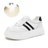 Camada Superior da Sola de Espuma Couro de Vaca Tênis de Treino Alemão Feminino 2026 Outono/Inverno Novo Estilo Sola Grossa Palmilha de Pele de Ovelha Confortável Não Cansa os Pés Sapatos Brancos