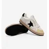 Zapatillas casuales blancas transpirables de malla con patrón de estrellas y aspecto sucio 2026 nuevas versátiles retro con cordones para mujer