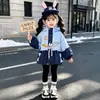 Jaqueta corta-vento com capuz de coelho policial para meninas Outono/Inverno 2026 Novo Conjunto de Duas Peças de Outono para Crianças Três em Um