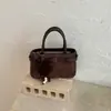 Bolsa de mão com acabamento fosco retrô, nova coleção outono/inverno 2026, bolsa transversal feminina versátil, bolsa tote moderna e popular, bolsa de mão pequena
