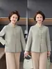 Abrigo casual de moda versátil para primavera y otoño, top para mujeres de mediana edad y mayores, chaqueta holgada abotonada con un temperamento de alta gama