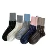 Calcetines gruesos y cálidos de lana de otoño e invierno con puntos de onda pequeña a juego de colores, calcetines de tubo medio de color contrastante para hombre, calcetines apilados para niños, estilo japonés vintage Zhuji