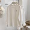 Camiseta Blanca de Terciopelo Bordada de Cuello Redondo para Mujer Otoño e Invierno 2024 Engrosada Holgada para Usar Debajo o Encima Camiseta Básica de Tendencia