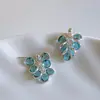 Pendientes de borla con racimo de uvas de cristal azul estilo francés, elegantes y sofisticados, pendientes de primavera-verano con un diseño único y una artesanía exquisita