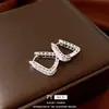 Pendientes Geométricos Triangulares de Circonita Transfronterizos, Estilo Minimalista Exquisito, Pendientes Únicos con un Toque de Lujo Ligero y de Alta Gama, Pendientes de Nicho para Mujeres