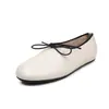 Zapatos de mujer de corte bajo de una sola pieza hechos de piel de vaca de capa superior con forro de terciopelo, zapatos de suela plana, nuevo modelo de otoño, piel genuina, puntera redonda, lazo, zapatos cómodos de una sola pieza