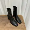 Bota Corta de Tacón Grueso y Punta Cuadrada con Cremallera Trasera Nuevo Estilo Primavera/Otoño 2026 Chica Picante Estilo Europeo/Americano Pequeño Chanel Botas Elásticas Adelgazantes