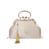 Bolso con Hebilla de Hilo Bordado Estilo Étnico para Mujer 2026 Verano Nuevo Bolso de Mano con Cadena de Perlas Bolso Casual de Hombro Cruzado