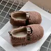 Moda Bebê Estilo Retrô Sapatos Peludos 2026 Inverno Meninas Plush Quente Sapatos Mary Jane Solado Macio Sapatos de Algodão Peludos