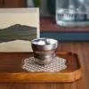 Taza de Café Flor de Hielo de Titanio Puro con Asa de Doble Pared Aislamiento Térmico Taza Antiescarcha Hogar Oficina Alta Apariencia Taza de Agua Color Oro Titanio