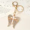 Chaveiro de Carro Personalizado Cruz Asas de Anjo Diamante Branco Diamante Colorido Metal para Homens e Mulheres Cruz Presente Transfronteiriço