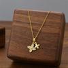 Colar com pingente de flor de quatro folhas dupla microincrustada, moda transfronteiriça, aço titânio, corrente para clavícula feminina, preservação de cor, galvanizado a ouro real, atacado