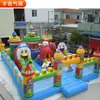 Fornecimento direto do fabricante castelo inflável ao ar livre equipamentos de entretenimento esportivo castelo travesso infantil trampolim atacado