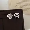 Anillo Retorcido Chapado en Oro Real Pendientes de Nicho de Alta Gama Diseño Simple de Moda Temperamento Pendientes Versátiles para el Día a Día