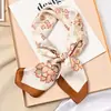 Pañuelo cuadrado pequeño de 70x70cm pañuelo de seda para mujer Primavera Otoño Invierno combinación con camisa decoración profesional pañuelo protector del cuello pañuelo fino