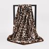 Bufanda de seda con estampado de leopardo de venta caliente transfronteriza 90*90 cm Bufanda cuadrada grande Bufanda de seda de imitación Pañuelo casual para la cabeza de mujer