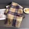 Bufanda Nueva de Cuadros Retro Imitación Cachemir con Borlas Otoño e Invierno Chal de Alta Gama Moda Versátil Cálido para Damas