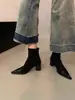 Botas de Cano Curto Apontadas de Design de Nicho Femininas 2026 Nova Moda Outono Inverno Botas Simples Patchwork Camurça Salto Grosso Elástico Emagrecedoras