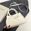 Nuevo Estilo Primavera y Verano Fresco y Elegante Moda Coreana Bolso de Mano Cesta de Mimbre Bolso Cruzado Versátil de Nicho para Viajes y Uso Diario para Mujeres
