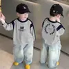 Camiseta de manga larga para niño, nuevo estilo primavera y otoño, casual y versátil, con cuello redondo estiloso, bloques de color, camiseta básica moderna para niños mayores