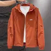 Nueva chaqueta con capucha para temporada de primavera y otoño, moderna y casual, con cuello alto, ligera y versátil, disponible en tallas grandes para hombre.