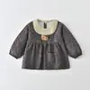 Bata impermeable y resistente a las manchas para niños, babero de alimentación de otoño e invierno para bebé, diseño reversible, prenda exterior de manga larga anti-manchas Clase A para bebés y niños pequeños