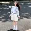 Conjunto de Dos Piezas Rayado de Verano para Niñas Estilo Coreano Casual Mangas Largas Shorts Niños Medianos y Grandes Ropa Elegante Ropa de Verano de Moda