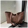 Bolsa Retrô de Grande Capacidade para Mulheres 2025 Nova Outono e Inverno Casual Simples Bolsa Tote para o Dia a Dia Moda Versátil Bolsa de Ombro