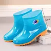 Zapatos de agua cortos para mujer, botas de lluvia para adultos, botas de agua forradas de felpa de invierno, botas de lluvia antideslizantes, zapatos de goma cálidos para trabajadores de oficina, zapatos sin cordones para uso en cocina