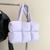 2026 Nuevo Lindo Gran Capacidad Bolsa Acolchada Suave Cálida Estilo Europeo y Americano Bolsa Cuadrada Bolsa de Chaqueta de Plumas para Mujer Comercio Exterior