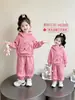 Conjunto de Cardigã com Capuz para Meninas Outono 2026 Novo Estiloso Fashionável Jaqueta de Menina Estilo Primavera e Outono Conjunto Esportivo de Duas Peças