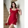 Vestido con Tira Fruncida Diseño de Nicho Cinta Roja 2026 Nuevo Verano para Mujer Cuello Cuadrado Falda Corta Plisada