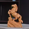 Adorno de Caballo del Zodiaco Tallado en Madera de Ciprés, Buena Suerte en el Año del Caballo, Adorno Pequeño de Escritorio, Éxito Instantáneo Decoración del Hogar, Adorno Colgante del Año del Caballo