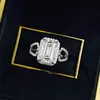 Anillo de Diamante Mu Jing Jewelry Plata S925 Pagoda Rectangular Diamante de Alto Carbono 6 Quilates Cluster de Diamantes Lleno de Lujo Estilo Europeo y Americano