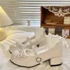 Sapatos femininos de couro com salto grosso estilo francês 2026 primavera/outono mais vendidos retrô versátil lolita bico redondo Mary Jane baixo sapatos de peça única