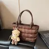 Bolsa tote estilosa e espaçosa para mulheres, nova coleção 2026, design casual e retrô, adequada para estudantes universitários, trabalho e uso diário