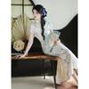 Foto real no local novo estilo chinês estilo jovem vestido cheongsam aprimorado