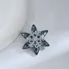Broche de Cristal Artificial Azul y Blanco Moda de Alta Gama Nieve Giratoria Elegante Chapado en Oro para Mujer