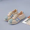 YYN-1507 Sapatos Casuais de Primavera e Outono Nova Versão Coreana Estilo Ins Tênis Esportivos de Solado Grosso que Aumentam a Altura para Estudantes