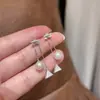 Um Par de Brincos de Franja de Pérola Triangulares de Uso Duplo para Mulheres, Brincos de Nicho de Luxo Leve, Piercing de Orelha Longo Exquisito e Versátil