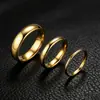 Anillo liso de acero inoxidable anillo de pareja europeo y americano chapado en oro anillo para hombre y mujer pulsera de acero inoxidable dorada al por mayor