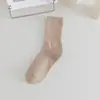 Meias femininas de cano médio, meias de algodão de cor sólida, absorventes de suor, estilo japonês, alta elasticidade, meias longas empilhadas femininas casuais da moda