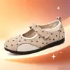 Novos Sapatos Mary Jane Femininos com Bolinhas para Primavera/Verão 2026 com Velcro, Solado Macio, Malha Respirável, Sapatos Planos Confortáveis para Mães
