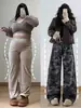 Calça jeans de trabalho camuflada cinza plus size para mulheres plus size, estilo hot girl da rua, calça pantalona afunilada com design único
