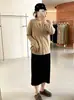 Cardigã de tricô básico liso para mulheres plus size, estilo outono 2026, gola redonda, modelagem solta, jaqueta que afina a silhueta para mulheres plus size