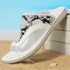 Sandalias de hombre para tallas grandes transfronterizas, chanclas de verano con estampado de serpiente, sandalias de cuero con suela blanda, chanclas de exterior antideslizantes y resistentes al desgaste para hombre